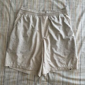 Men’s Lululemon Pace Breaker Shorts 7”